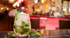 Happy Hour - Le Renoma Café