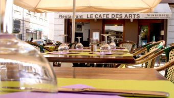 Restaurant Cafe Des Arts A Salon De Provence En Video