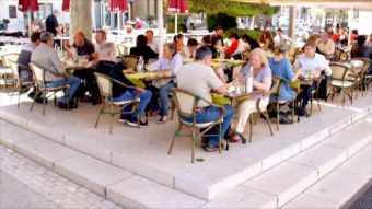 Restaurant Cafe Des Arts A Salon De Provence En Video