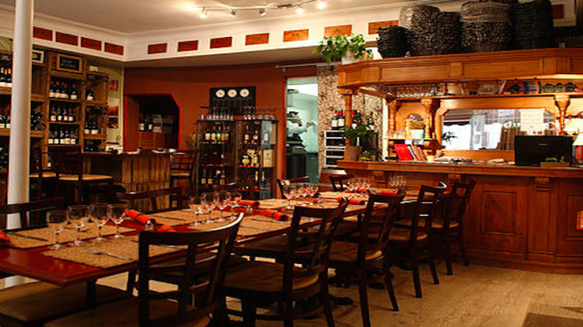 La Cave Passe à Table à Rochefort