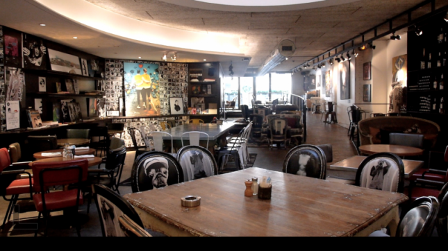 Le Renoma Café à Paris