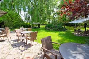 Venez profiter des beaux jours en terrasse à L'Auberge de la Garenne !