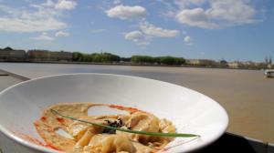 Vidéo - Recette insolite en vidéo : Ravioles de foie gras et crème de cèpes du Restaurant l'Estacade